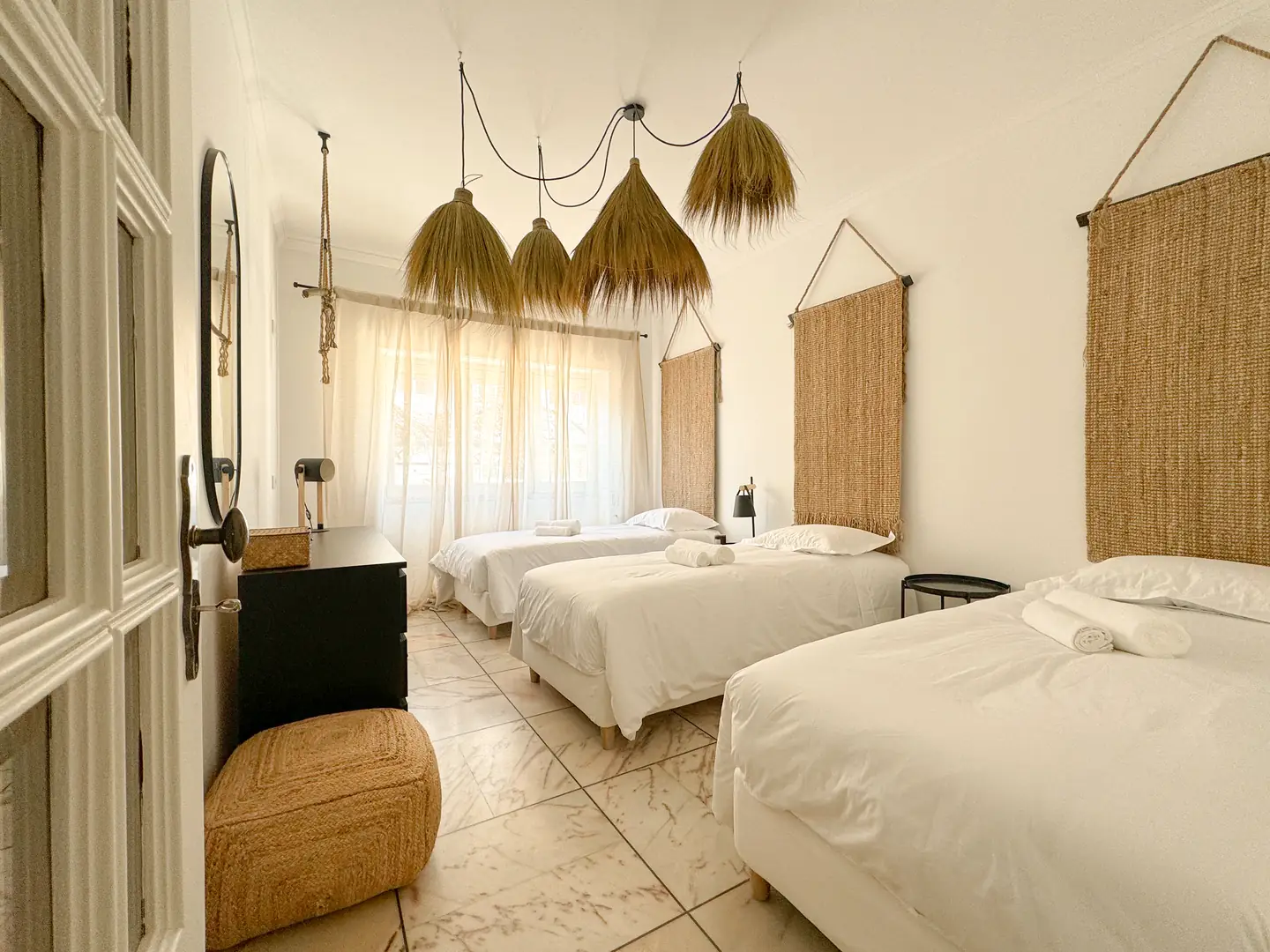 Rei room with two single beds